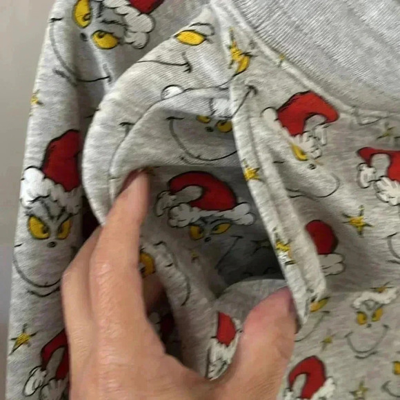 Grinch Christmas sweatpants and sweatshirt. - Picture 9 of 13